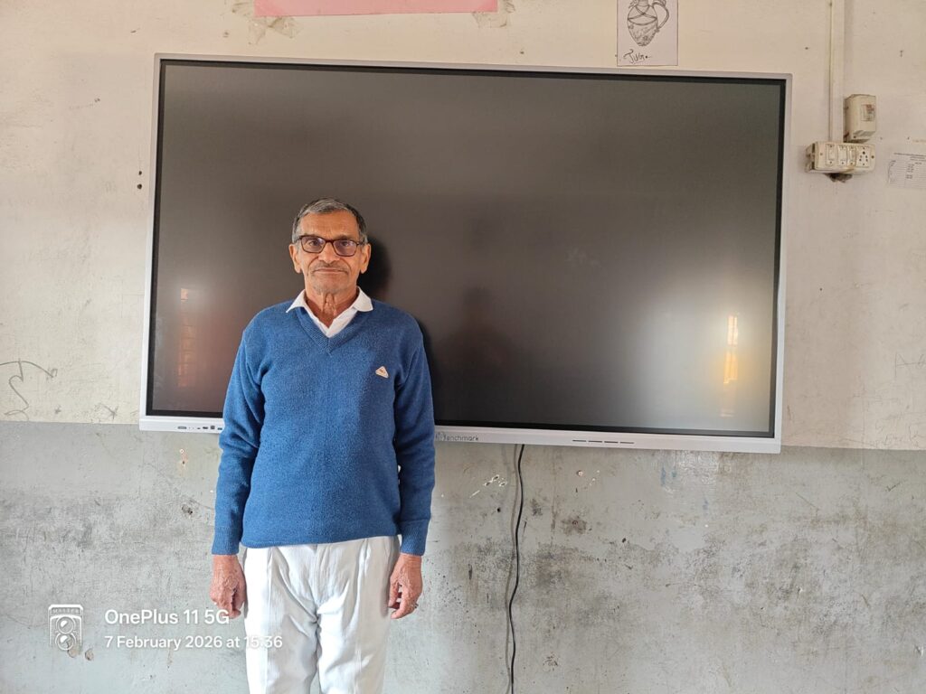 Best Digital Board Dealer in Etawah UP | Benchmark Classic 14 Panel 75 Inch – Smart Infovision